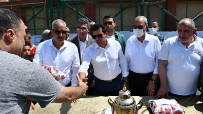 وزير الشباب والرياضة ومحافظ القليوبية يفتتحان مركز التخاطب بالأحرار