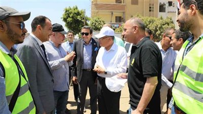 محافظ المنيا يتابع مشروعات رصف الطرق والكباري بمطاي وبني مزار