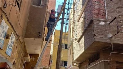 استمرار أعمال صيانة ورفع كفاءة الإنارة العامة بحي غرب سوهاج 