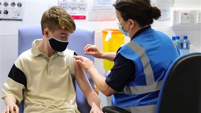 أمريكا توافق على إعطاء لقاحي فايزر وموديرنا للأطفال الرضع والصغار