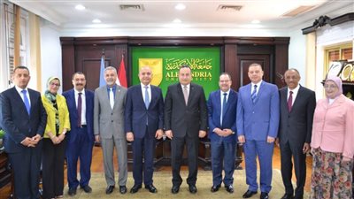 سفير الأردن في مصر يزور مكتبة الإسكندرية 