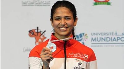 رئيس جامعة الإسكندرية يهنئ الطالبة شيرويت جابر لفوزها ببطولة إفريقيا للمبارزة