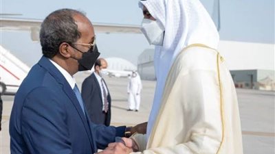 رئيس الصومال يصل إلى الإمارات في زيارة رسمية