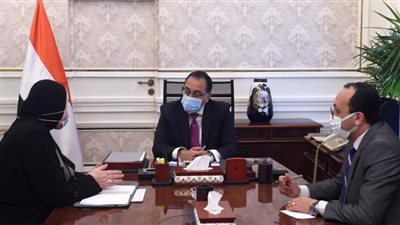  وزيرة التجارة والصناعة: إقبال على الجناح المصري في 