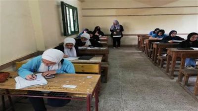 تفاصيل تداول أسئلة الامتحان عبر مواقع التواصل الاجتماعي.. 3 طلاب وراء الواقعة