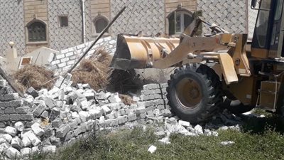 إزالة 8 حالات تعدٍ على الأراضي الزراعية وأملاك الدولة بالبحيرة