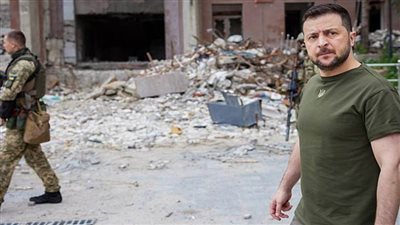 زيلينسكي يواصل التحدي مع تكثيف روسيا هجماتها على مدن بالشرق