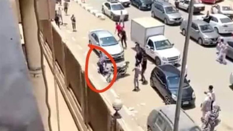 طالب ينحر زميلته