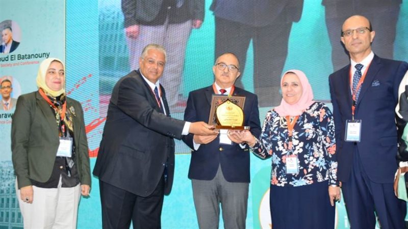 رئيس جامعة أسيوط