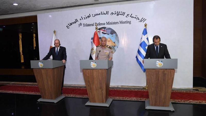 اجتماع ثلاثي لوزراء