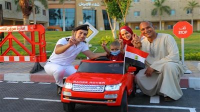 رجال الشرطة يقضون يوم ترفيهي مع الأطفال المرضى بمستشفى الشفاء في الأقصر