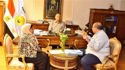 محافظ أسيوط يناقش آخر مستجدات ملفي التقنين والتصالح 