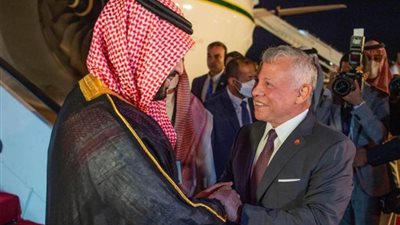 العاهل الأردني يعقد جلسة مباحثات مع ولي العهد السعودي في مستهل زيارته للأردن