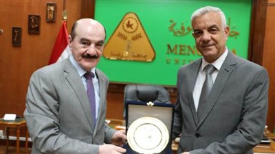 لمناقشة رسالة دكتوراه.. رئيس جامعة المنوفية يستقبل قنصل عام فلسطين