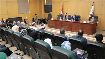 خلال لقائه حجاج قرعة الجمعيات.. محافظ بني سويف: ادعوا لمصر 