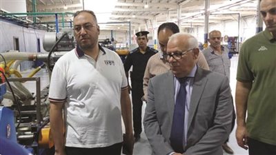 محافظ بورسعيد يؤكد دعمه الكامل للاستمرار في النهوض بالقطاع الصناعي