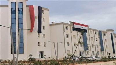 رفع علم مصر على مقر إقامة البعثة بوهران 