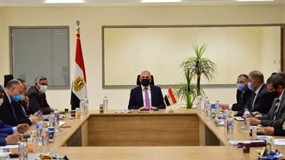 استعراض موقف تنفيذ مشروعات الخطة الاستثمارية للعام المالي الحالى، والخطوط العريضة لخطة العام المالي القادم