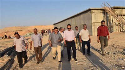 نائب محافظ المنيا يتابع تنفيذ مشروعات الصرف الصحي والشباب والرياضة 