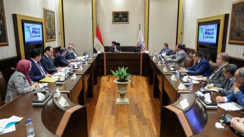 اجتماع وزير الصحة
