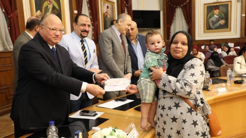 إحدى المكرمات من