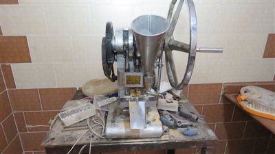 ضبط مصنع لإنتاج العقاقير المخدرة بداخله أقراص مخدرة تقدر بنحو 17 مليون جنيه