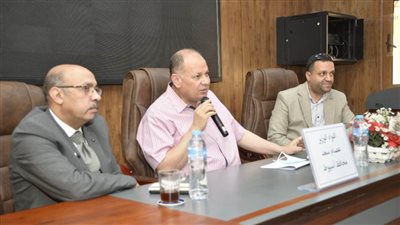 محافظ أسيوط يلتقي قيادات ومديري الصحة لمتابعة سير العمل بالمبادرات الرئاسية