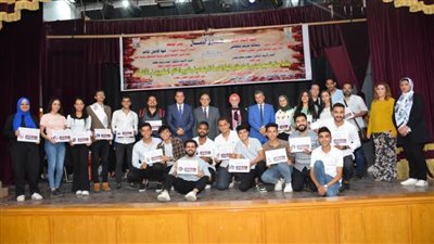 رئيس جامعة أسيوط يشهد مراسم حفل تنصيب مجلس اتحاد طلاب كلية الخدمة الاجتماعية