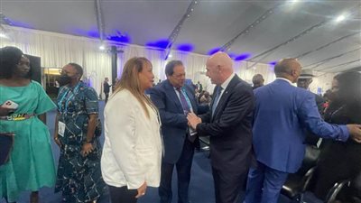 وكيل مجلس النواب يلتقي رئيس الفيفا على هامش منتدى 