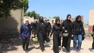 وفد من أساتذة وطلاب كلية الآداب بالمنصورة يعزي أسرة الطالبة نيرة أشرف