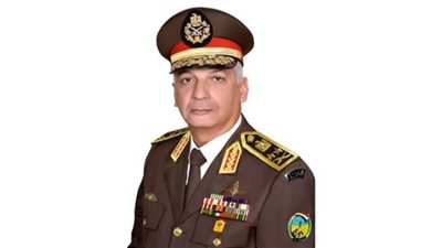 وزير الدفاع يهنئ العاملين بالوزارة بمناسبة اليوم العالمي للخدمة العامة