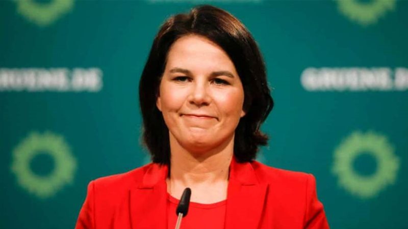 وزيرة الخارجية أنالينا