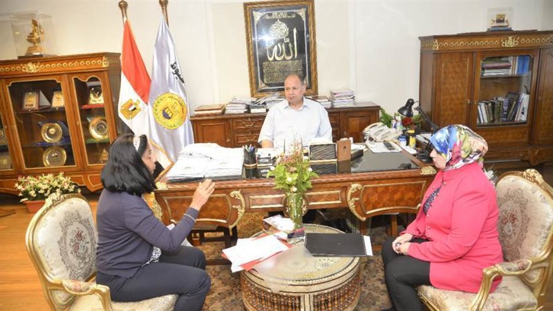 محافظ أسيوط يلتقي