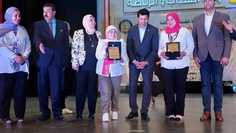 وزير الشباب أثناء