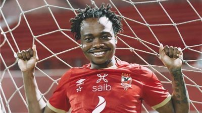 طبيب الأهلي: إصابة بيرسي تاو بمزق في العضلة الأمامية وغيابه سيمتد لشهر