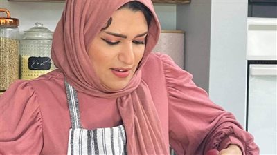 الشيف مروة السجيني تروي قصة تفوقها صداقتها بالفنانين