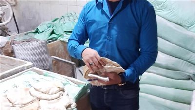 ضبط مخبزين قاما ببيع الدقيق المدعم فى السوق السوداء بالبحيرة