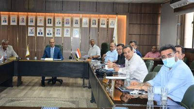 نائب رئيس جامعة أسيوط يشهد العرض التقديمي لإنشاء أول مركز للحوسبة السحابية