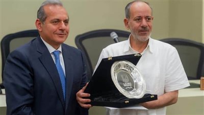 في ذكرى تأسيسه 124.. الفنان الشرقاوي علاء حجازي يفوز بجائزة البنك الأهلي لـ