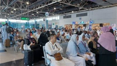 وزيرا الطيران والأوقاف يودعان أفواج البعثة الرسمية للحج بمطار القاهرة