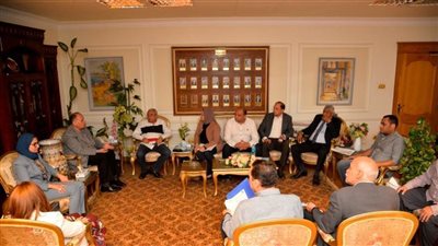 محافظ أسيوط يلتقي أعضاء مجلس النواب لمناقشة المشكلات والمقترحات بقطاعات الطرق والرصف