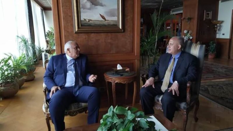 وزير الرى يبحث موقف