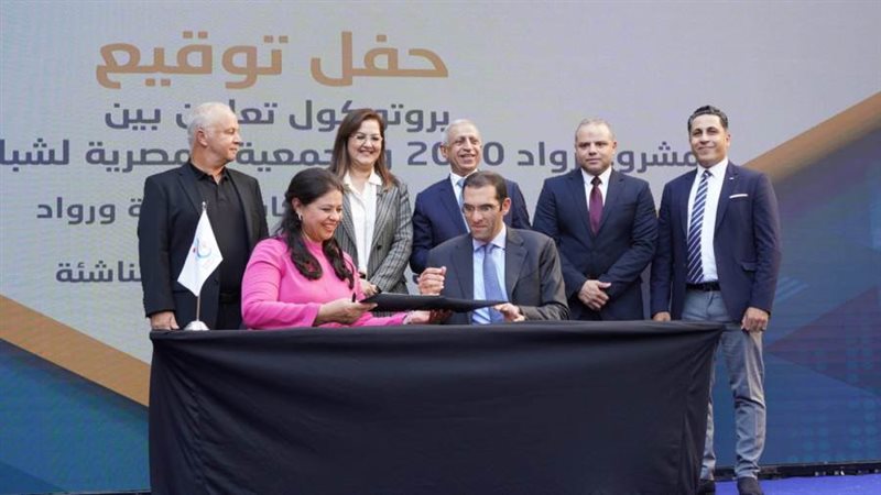 وزيرة التخطيط تشهد