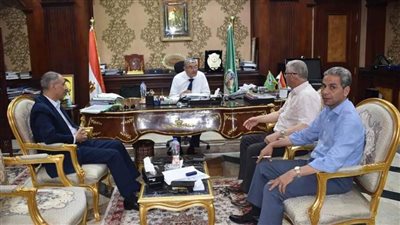 محافظ المنيا يستقبل عددًا من أعضاء مجلس النواب لمناقشة وحل طلبات المواطنين
