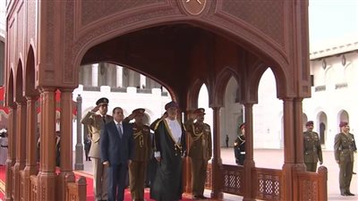 مراسم استقبال رسمية للرئيس السيسي فور وصوله إلى سلطنة عمان