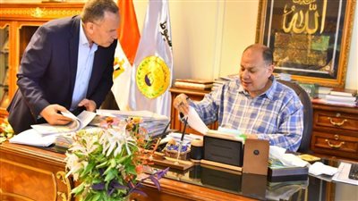 محافظ أسيوط يعتمد 1331 قرار ندب والموافقة على 100 طلب إجازة 