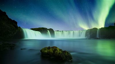 لوحة فنية من الطبيعة الخلابة في أيسلندا جزيرة الثلج والنار