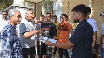 محافظ الوادي الجديد يطمئن على سير امتحانات الثانوية العامة بالفرافرة