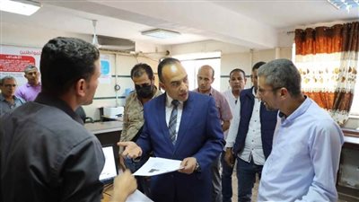 نائب محافظ المنيا يتفقد المركز التكنولوجي بالعدوة ويسحب رخص عدد من السيارات المخالفة 