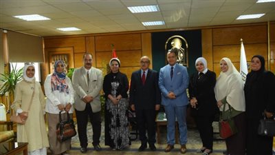 عرض رسالة ماجستير حول إعادة هيكلة منظومة ملابس هيئة التمريض 